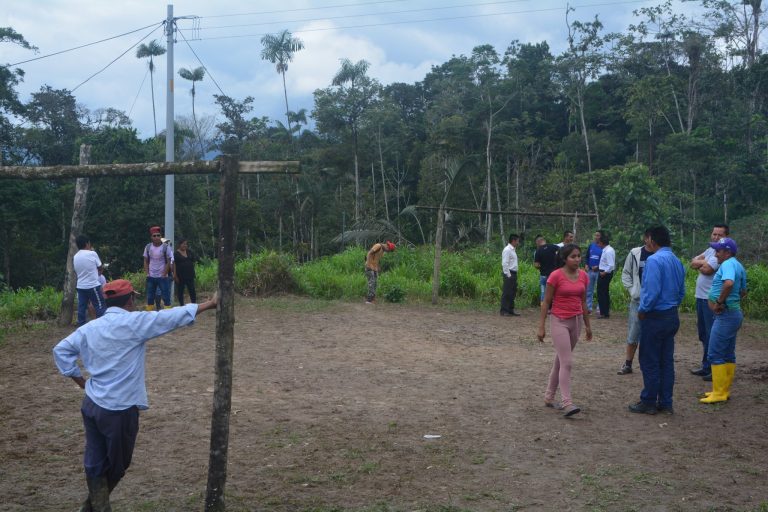 TRES COMUNIDADES DE NANGARITZA SON BENEFICIADAS CON ELECTRIFICACIÓN