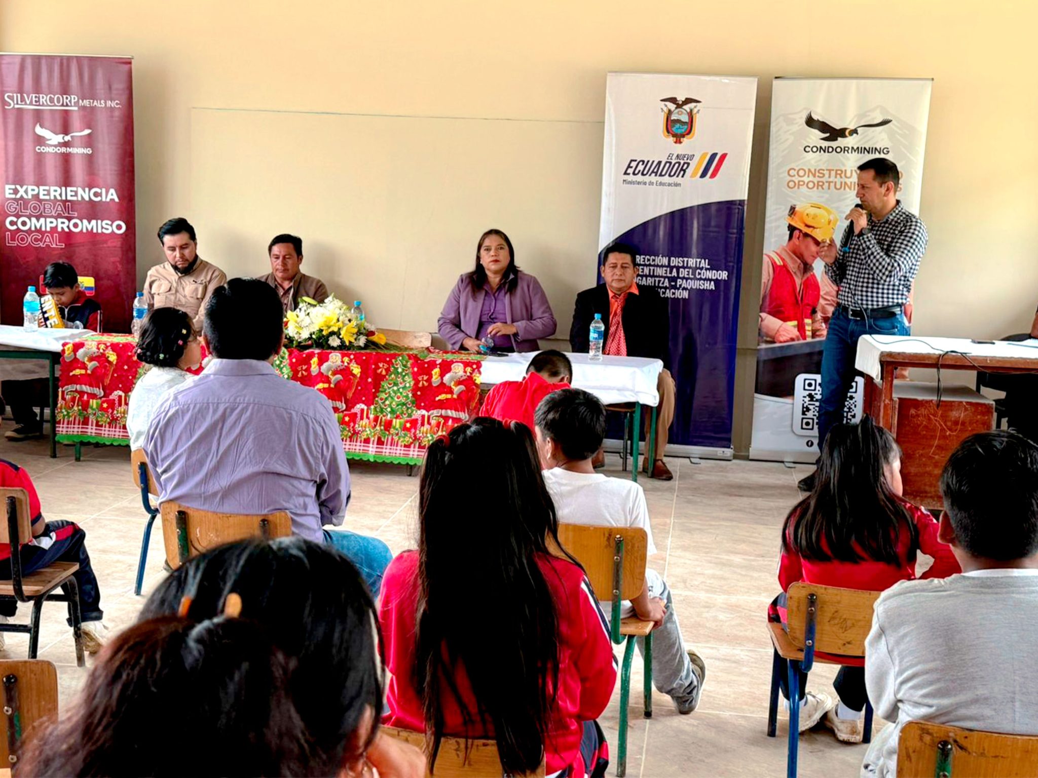 Mesa de trabajo 1-23