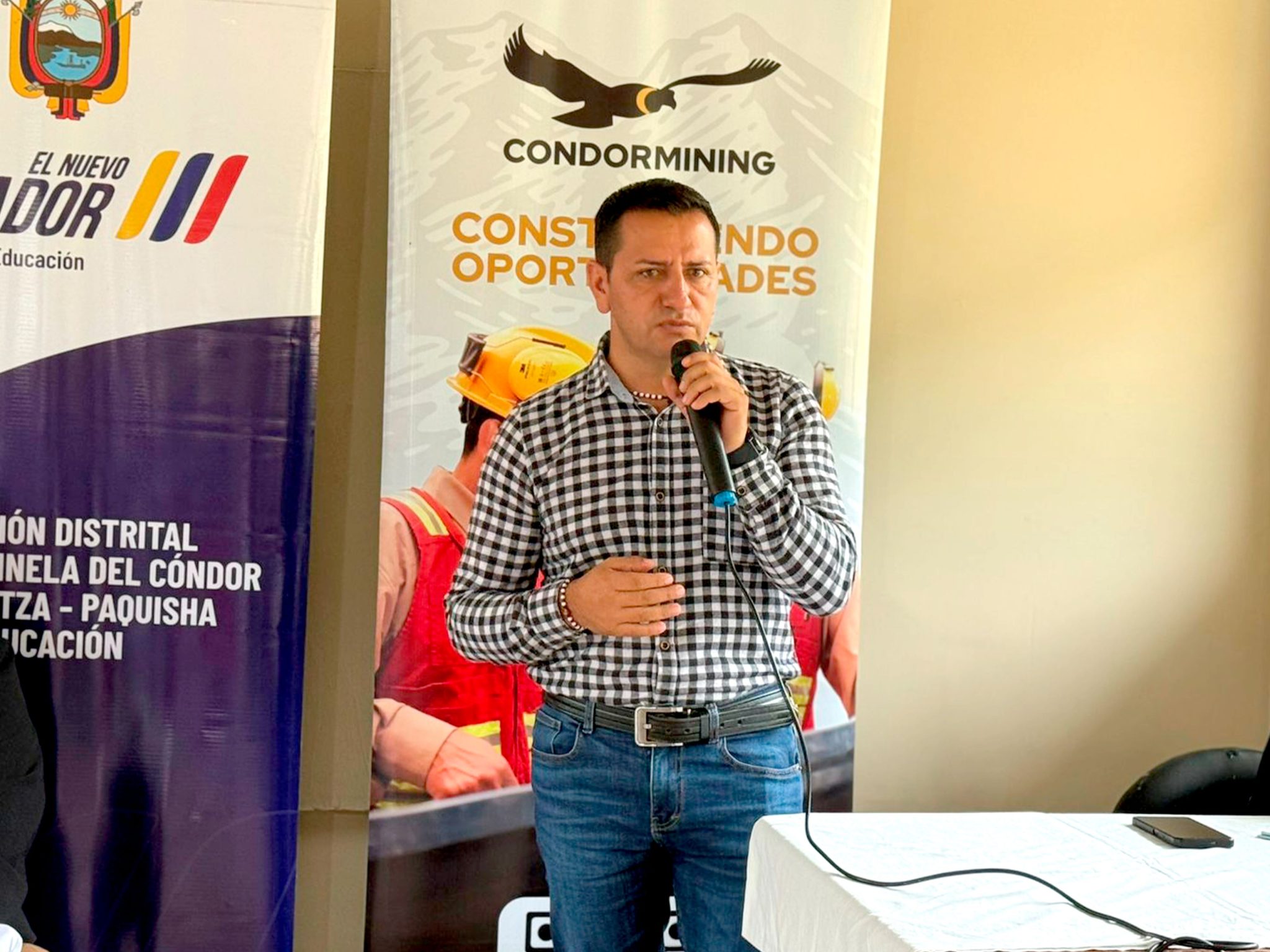 Mesa de trabajo 1-24