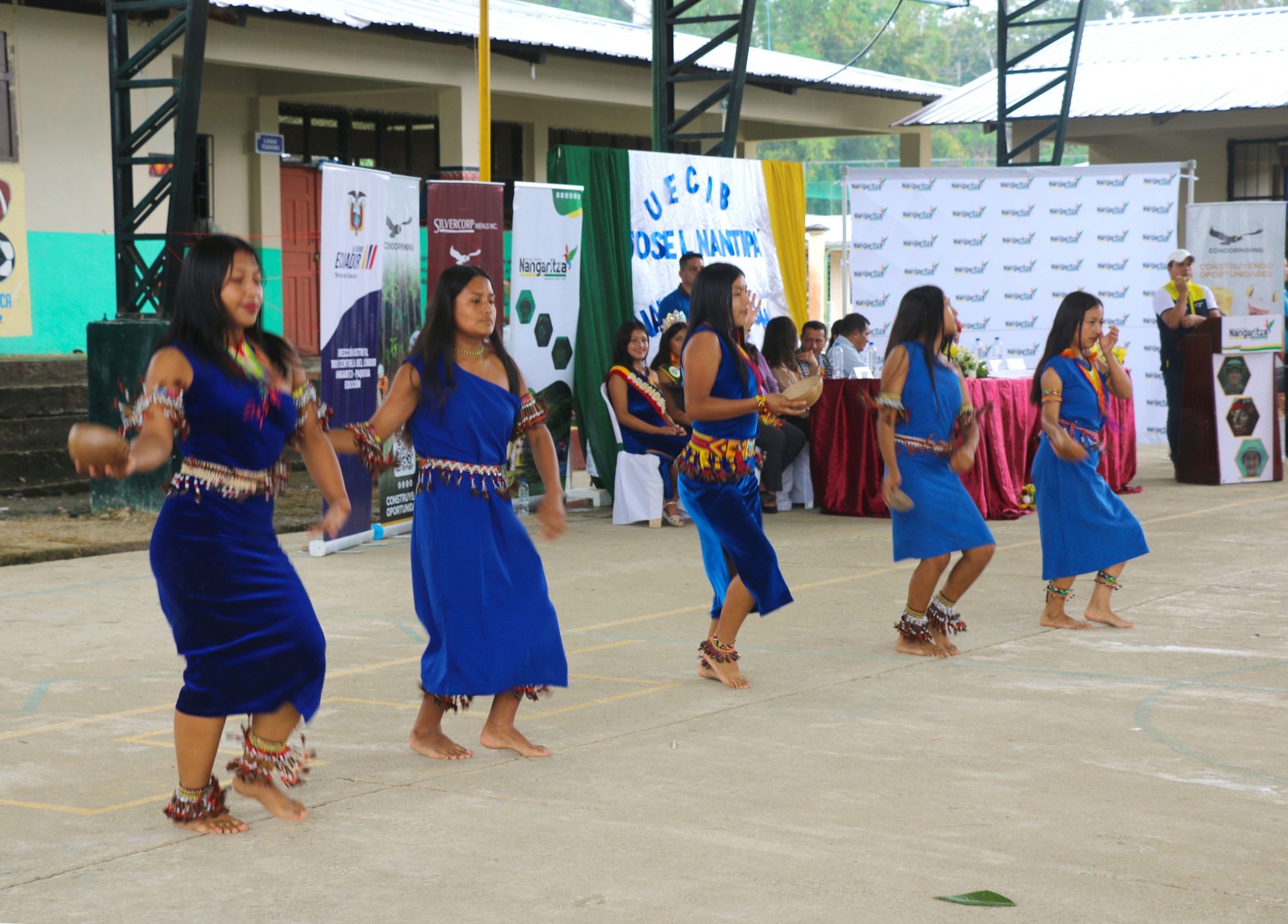 Mesa de trabajo 1-27