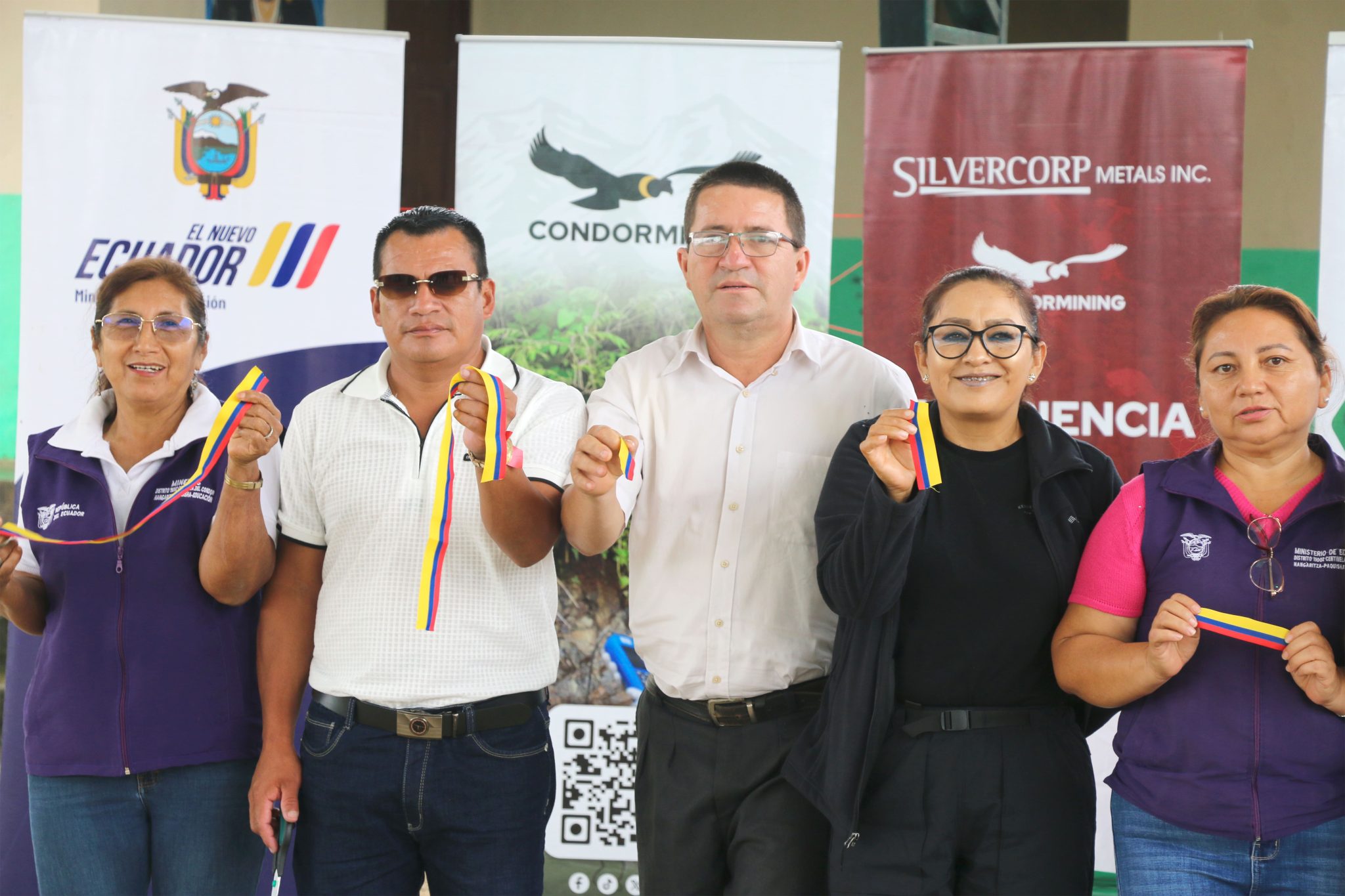 Mesa de trabajo 1-28