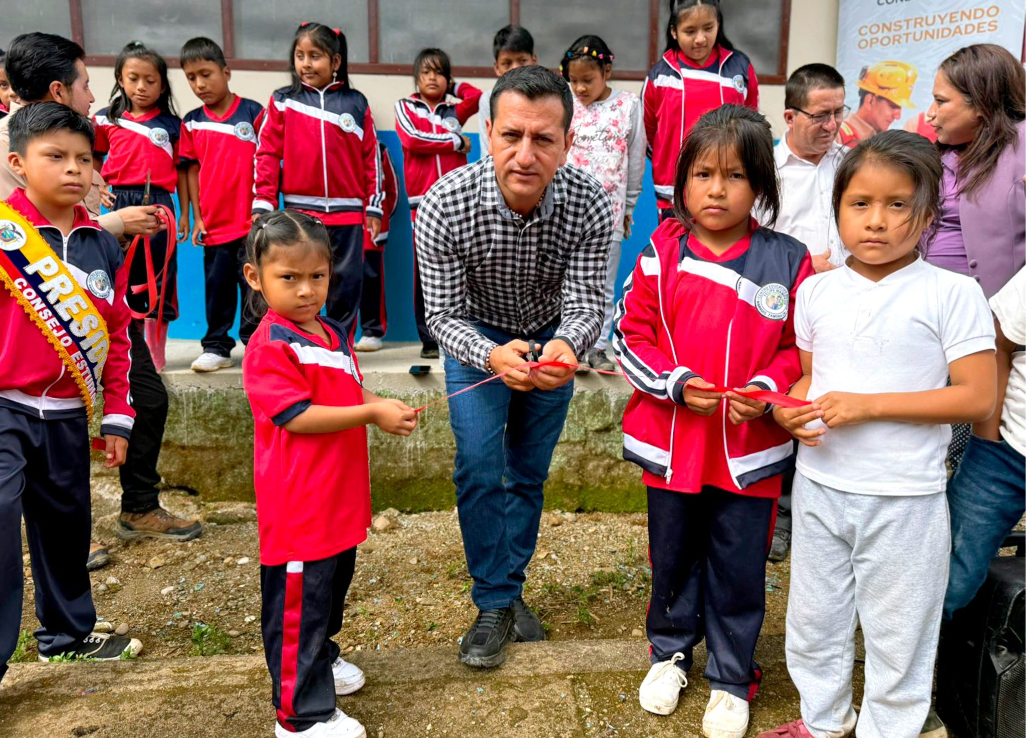 Mesa de trabajo 1-28