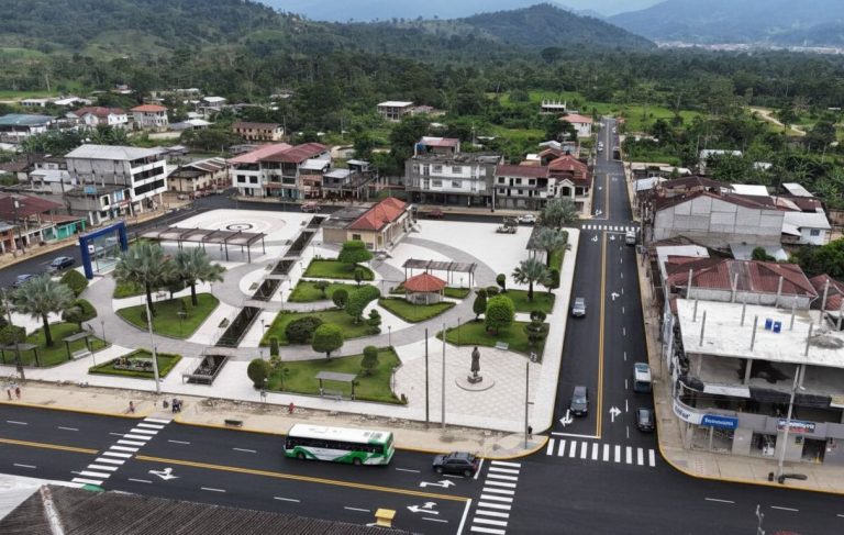 Alcalde Francisco Cordero socializa proyecto de asfaltado para las principales calles de Guayzimi